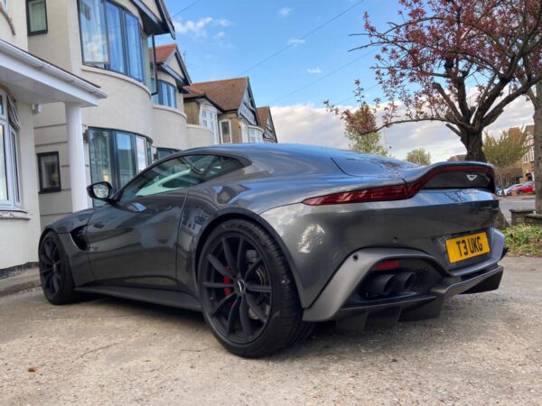 Aston Martin Vantage 2018+ 11mm Hubcentric Wheel Spacer Kit with Extended Lug Nuts
