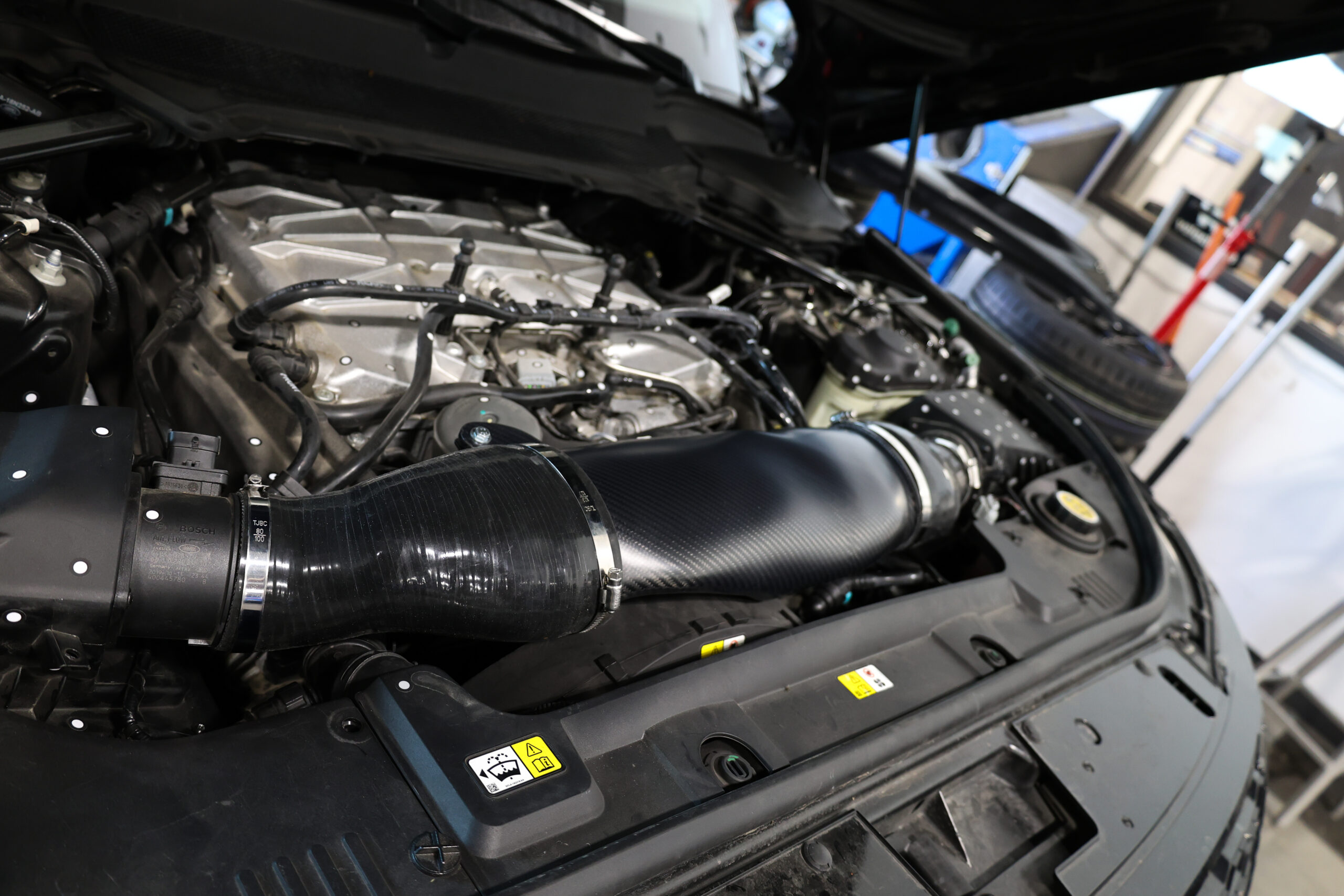 Land Rover Carbon Fiber Intake Center Section - Image 6