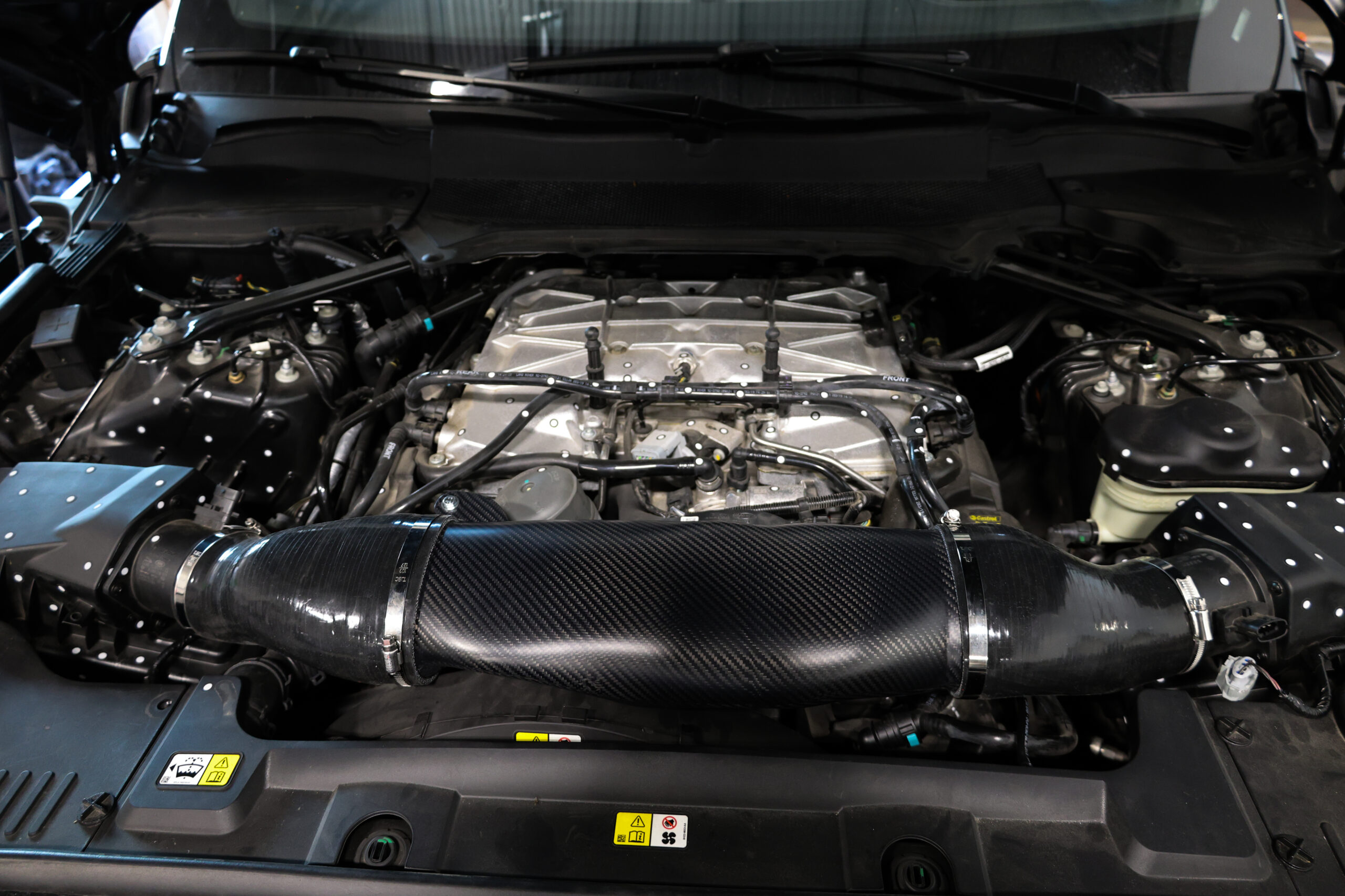 Land Rover Carbon Fiber Intake Center Section - Image 5